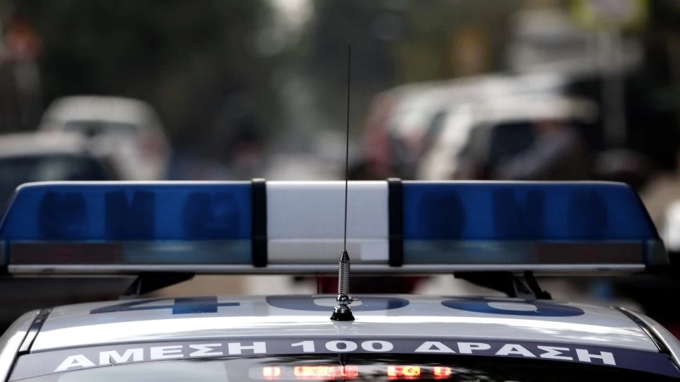 Χειροπέδες στον Νιγηριανό «ντίλερ των Εξαρχείων» – Τον συνέλαβαν πριν «το σκάσει» με το ΚΤΕΛ